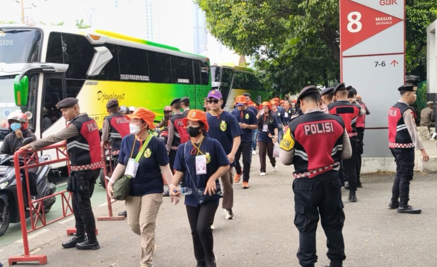 Jemaat Antusias Hadiri Misa di GBK, Sebut Paus Fransiskus Contoh Sosok Sederhana