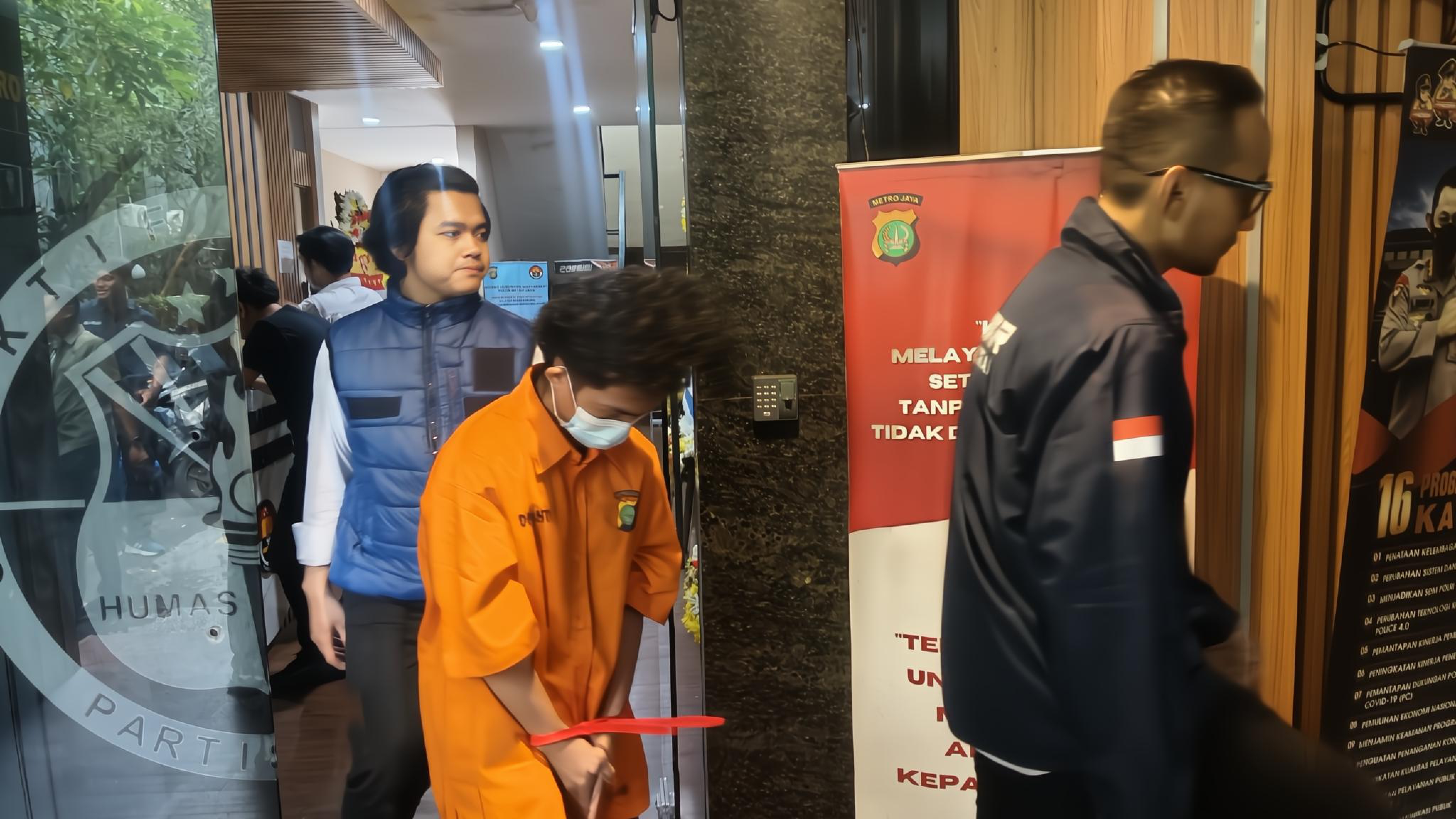 Polda Metro Dalami Kaitan Hacker Penjual Data dengan ‘Bjorka’ dan Opposite6890