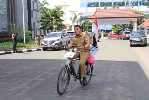 Gubernur HD Apresiasi Onthelis Laskar Jenggolo, Tempuh Perjalanan 1.600 Km untuk Meriahkan FORNAS VI Sumsel