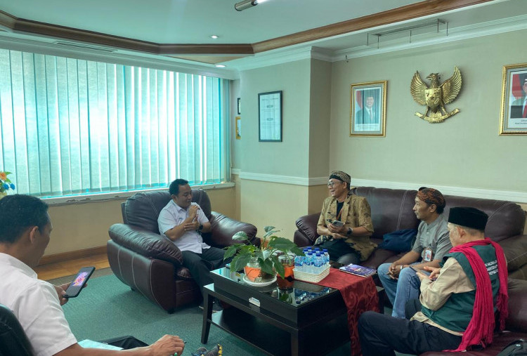 Cara Ngadirejo Membayar Kuliah dengan Udara (2): Lab Antropologi UNAIR dan Perhutani 'Mengepung' Karbon Bromo