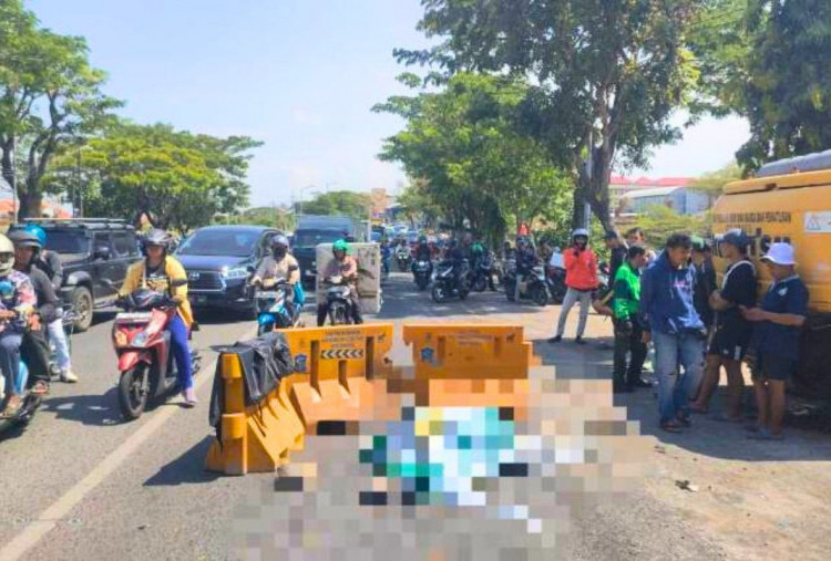 Laka di Depan Waduk Unesa, Pemuda Tewas Terlindas Mobil Usai Hantam Traffic Box 
