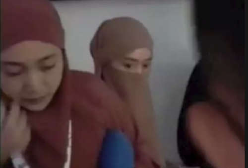 Lesti Kejora Umrah dengan Wajah yang Ditutupi Cadar, Sempat Diperiksa Polisi Sebelum Berangkat