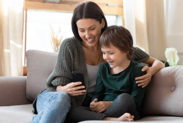 Tantangan dan Strategi Parenting Era Digital