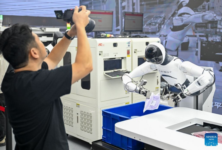 Ketika Robot-Robot Tiongkok Mulai Bersiap ’’Gantikan Manusia’’: Mulai Magang di pabrik-Pabrik