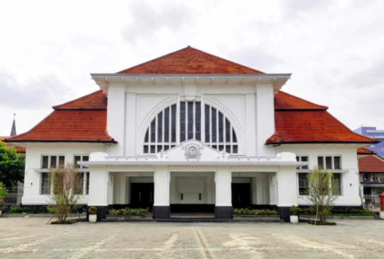 Bangunan Eks HBS di Kebon Rojo Surabaya Difungsikan sebagai Restoran
