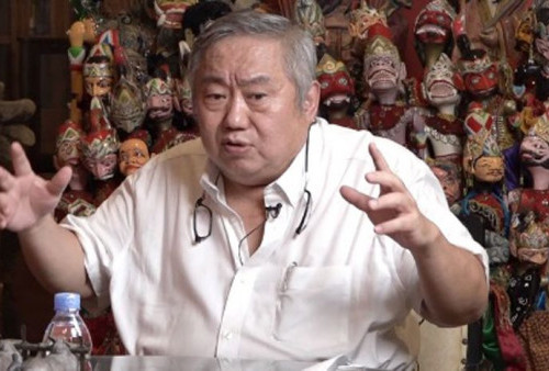 Tokoh Tionghoa Bela Roy Suryo Soal Meme Stupa Jokowi: Saya Berani Bertaruh Mana Ada Umat Buddha yang Marah?