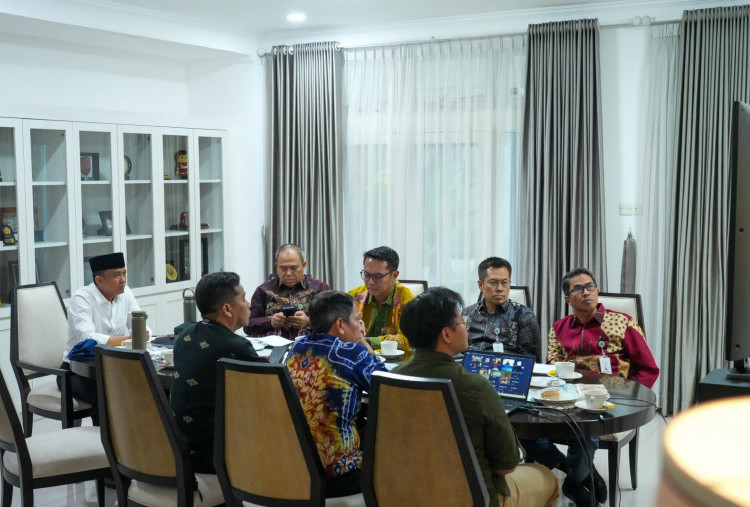 Menhut Raja Juli Antoni Beri Perhatian Khusus Soal Karhutla yang Tembus 202 Ribu Hektar