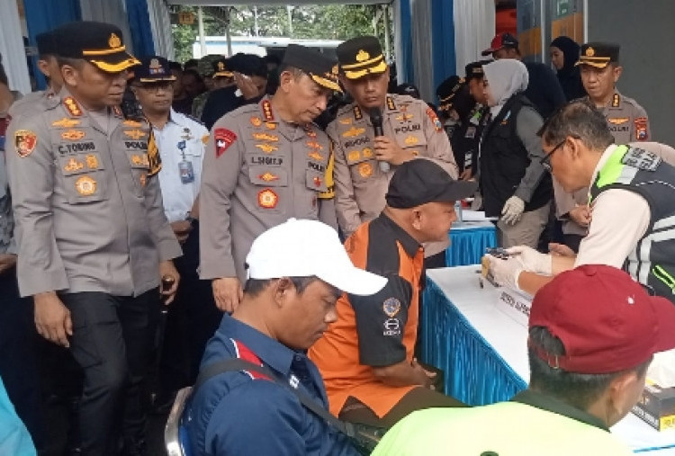 Kapolri Sambangi Terminal Purabaya, Ingatkan Sopir Bus Siapkan Sopir Cadangan saat Mudik
