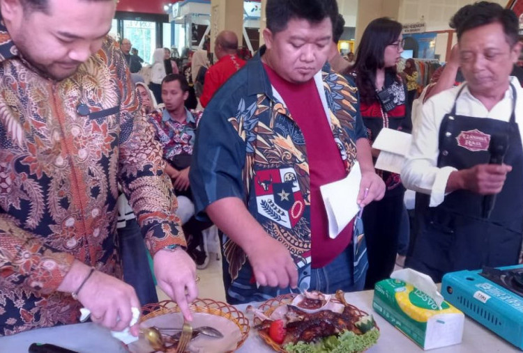 Lomba Kreasi Sambal di Surabaya Great Expo, Puluhan SWK Cari Perhatian lewat Sambal Paling Unik 
