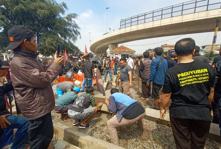 Terungkap Alasan Warga Buka Paksa Pintu Perlintasan Ciroyom Bandung yang Baru Sebulan Ditutup KAI