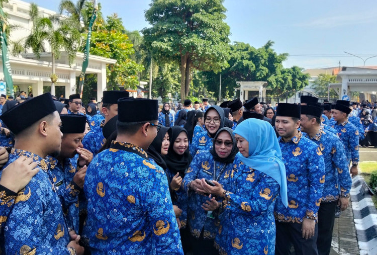 Pemprov Jatim Siapkan Skema WFH Imbas Lonjakan Harga Minyak Dunia 