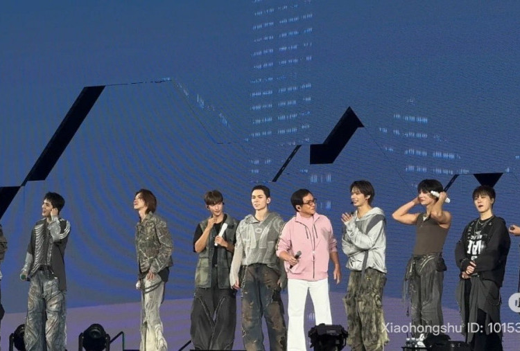 Jackie Chan Jadi Tamu Kejutan Konser SEVENTEEN di Hongkong, CARAT Heboh