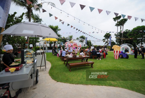 Selain berbagai permainan menarik, pengunjung juga dapat menikmati beragam kuliner khas Idul Fitri dan berbagai hiburan lainnya di area Raya Carnival. 
