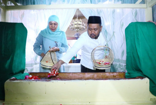 Safari Ramadan: Jelajah Sejarah Gubernur Khofifah ke Masjid Masjid  Legendaris Jawa Timur