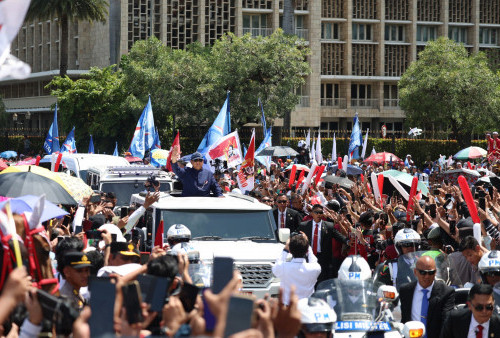 Prabowo Gunakan Mobil Nasional Maung Buatan Anak Negeri