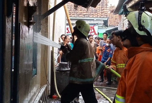 Kebakaran Rumah di Cirebon, 5 Unit Damkar Diterjunkan