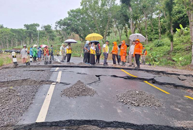 Jalur Lintas Selatan Ditangani Kementerian PUPR