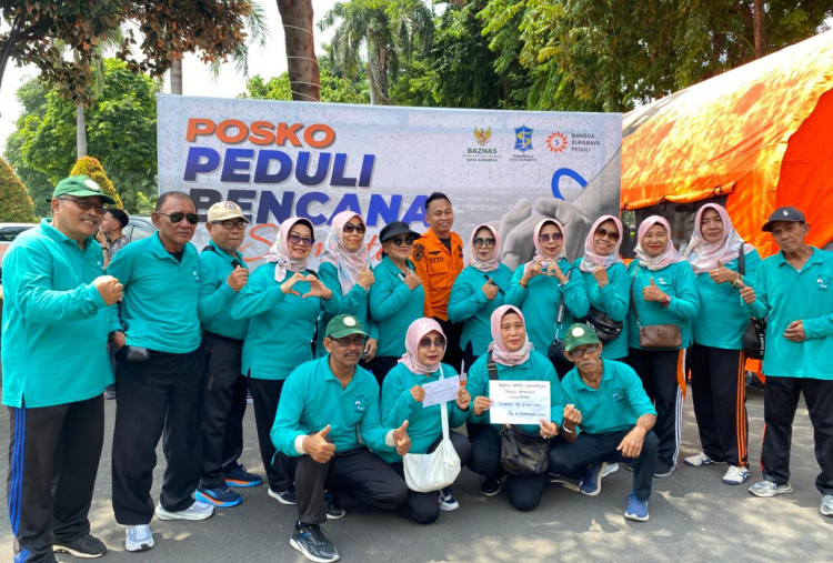 Warga Lintas Usia di Surabaya Sumbang Dana untuk Korban Bencana Sumatra