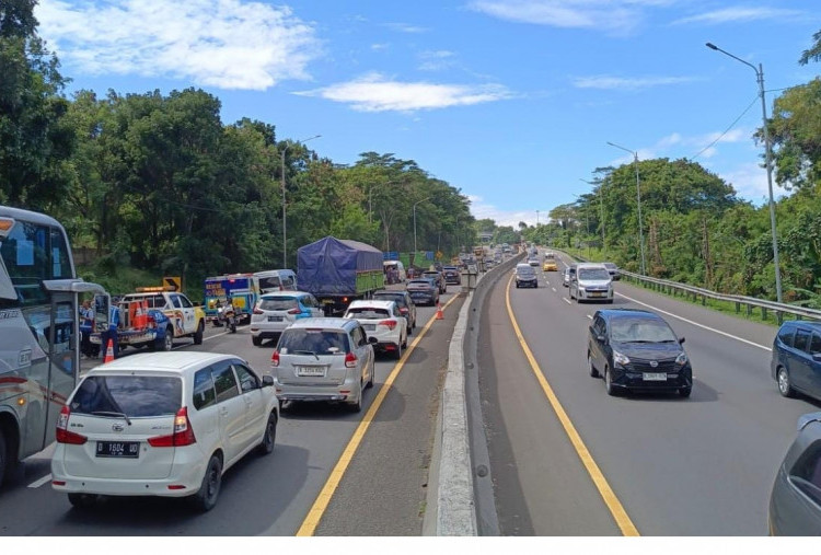 Breaking News! Kecelakaan Beruntun di Tol Cipularang KM 97, Bus Primajasa Hantam Truk