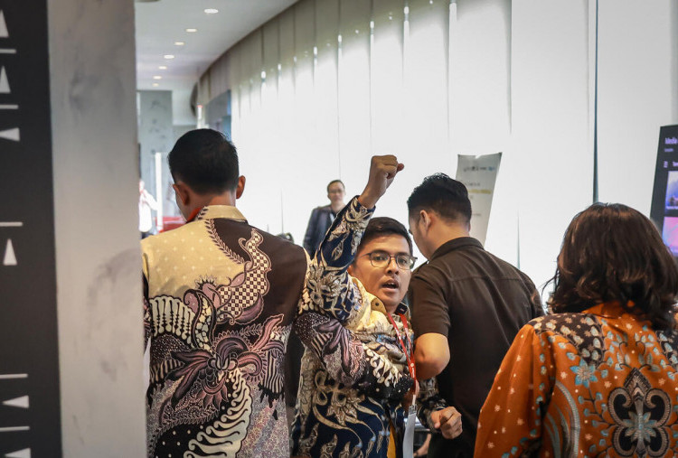 Aktivis Greenpeace Diseret dan Diusir dari Indonesia Critical Minerals di Hotel Pullman Buntut Protes Tambang Nikel Raja Ampat