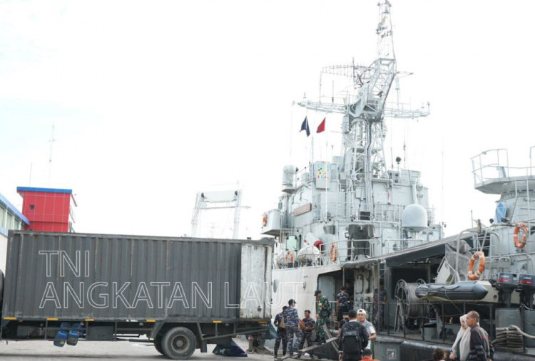 4 KRI Dikerahkan TNI AL untuk Bantuan Medis Bencana di Sumatera