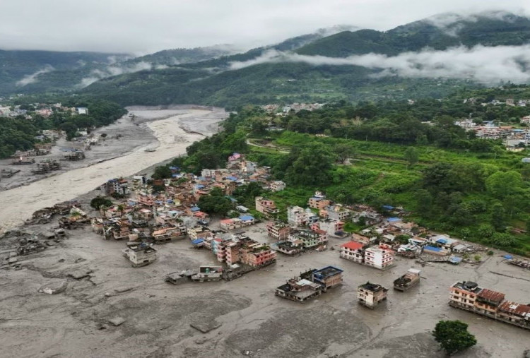 Banjir Bandang Nepal-Tiongkok Picu Diskusi Eksploitasi Himalaya, 3.000 Masih Dilaporkan Hilang 