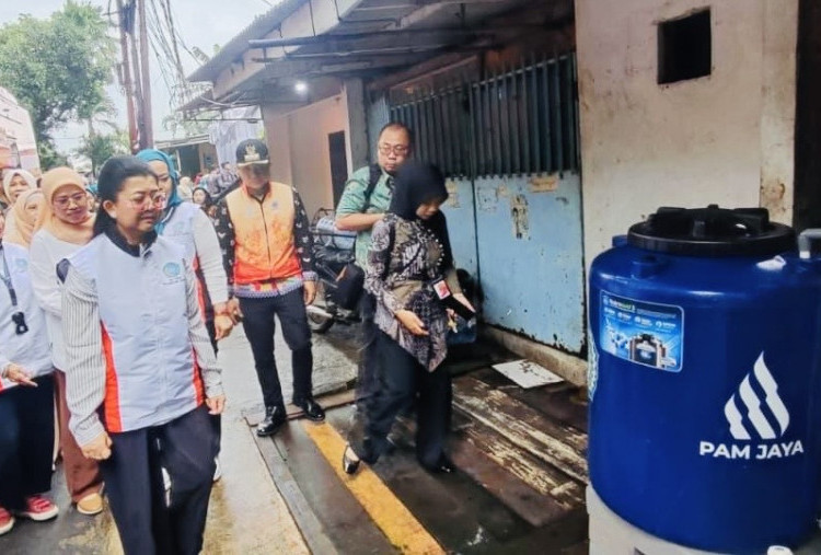 Hani Pramono Pantau Pembagian 1.000 Toren Gratis PAM Jaya di Wilayah Air Kecil