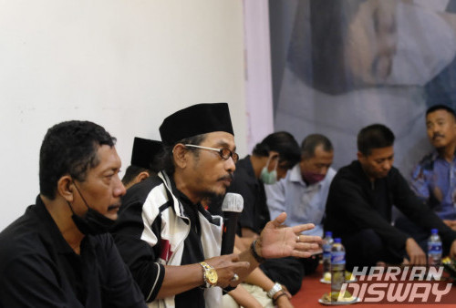 Koordinator Relawan, Imam Turmudi mengatakan, pada poin pertama, mereka merasa prihatin dan menyesalkan kejadian penganiayaan pada Sabtu 4 Juni 2022 lalu. 

Kedua, meminta aparat penegak hukum proporsional dan profesional dalam menangani kasus ini sesuai undang-undang yang berlaku. 
Ketiga, memberi apresiasi tinggi terhadap orang yang mengambil video sehingga bisa membantu proses hukum.

Keempat, memberi apresiasi tinggi kepada Ibu Indah Kurnia dan sekeluarga yang menyikapi peristiwa ini lewat jalur hukum.

Kelima, berharap kepada  masyarakat luas agar menjadikan pelajaran bahwa penganiayaan adalah penghinaan terhadap nilai kemanusiaan. Foto: Boy Slamet
