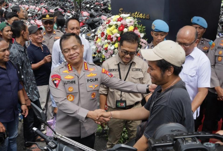 Bazar Ranmor Polrestabes Surabaya Kembalikan 52 Kendaraan ke Pemilik Sah