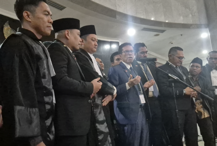 Gugatan Denny Indrayana CS Tak Diterima MK, Kubu Gibran Minta Polemik Diakhiri: Case Closed!