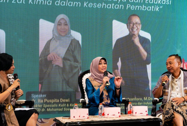 Gelar Wicara Bahaya Zat Kimia terhadap Kesehatan Pengrajin Batik Warnai Loka Batik 2025