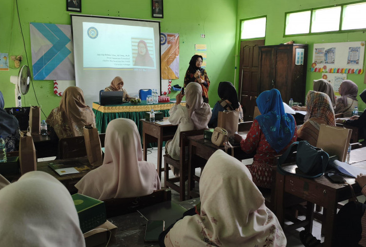 Departemen Komunikasi Unair Perkuat Kapasitas Desa Pagotan lewat Pelatihan Komunikasi dan Pemasaran Digital