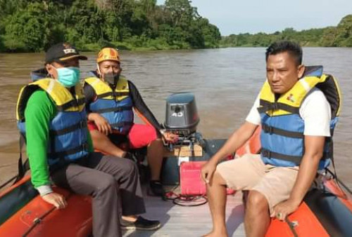 Perahu Terbalik di Sungai Musi, Istri Selamat, Suami Belum Ditemukan