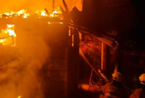 Rumah di Cipete Utara Terbakar, 25 Unit Damkar dan 95 Personel Dikerahkan