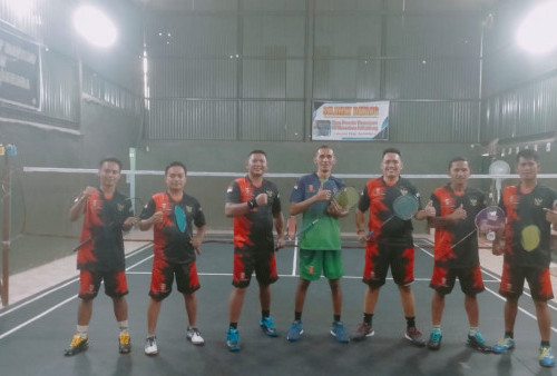 Jalin Silaturahmi Antar Pegawai, Adakan Sparing Badminton