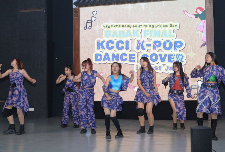 Penggemar K-pop Surabaya Banjiri Festival Oullim Perdana di UK Petra