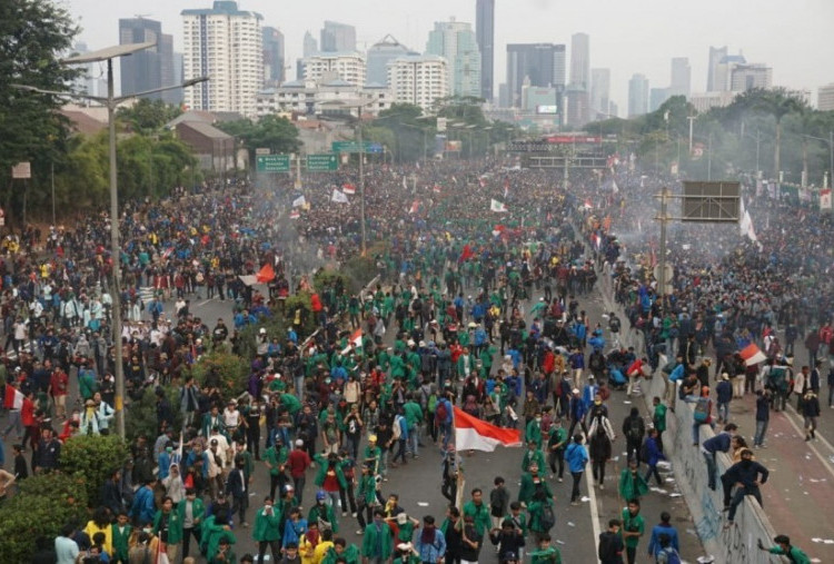 11 Ribu Aparat Kepung DPR, Amankan Unjuk Rasa Ribuan Buruh