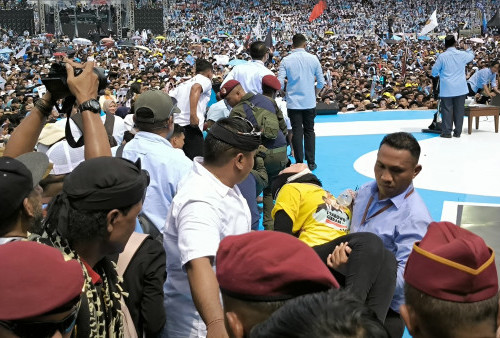 Waduh, Puluhan Simpatisan Tumbang Saat Prabowo Pidato di GBK
