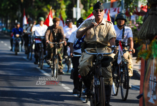 Komunitas Sepeda Tua Senopati Keliling Surabaya Meriahkan HUT Kemerdekaan RI Ke-78