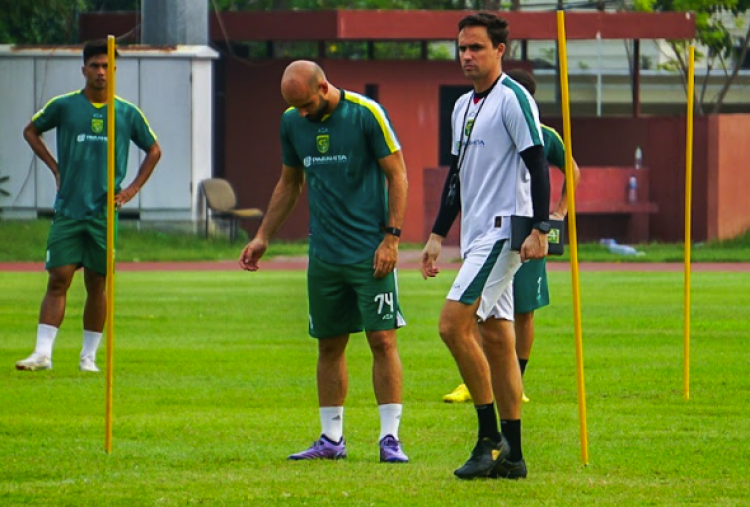 Persebaya Tetap Latihan di Libur Pilkada, Paul Munster Pilih Jadwal Sore