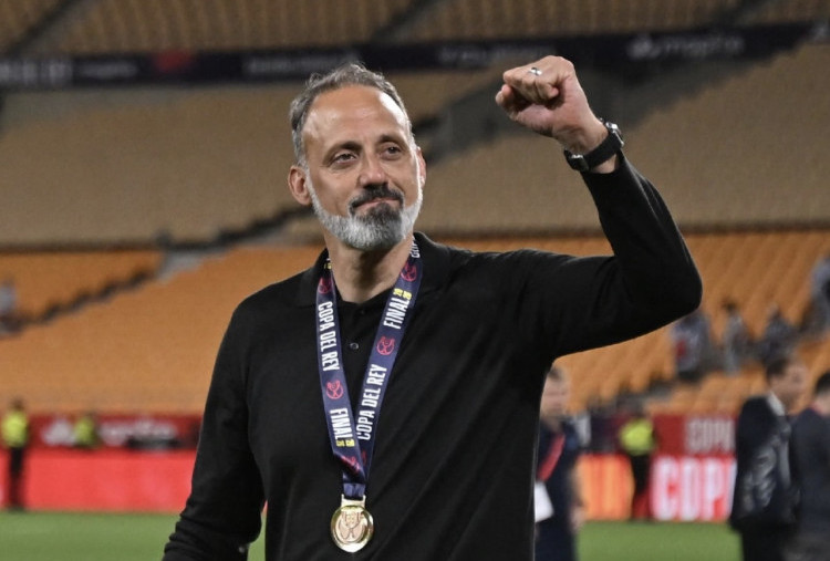 Sejarah! Pellegrino Matarazzo Jadi Pelatih AS Pertama yang Raih Trofi Mayor Eropa