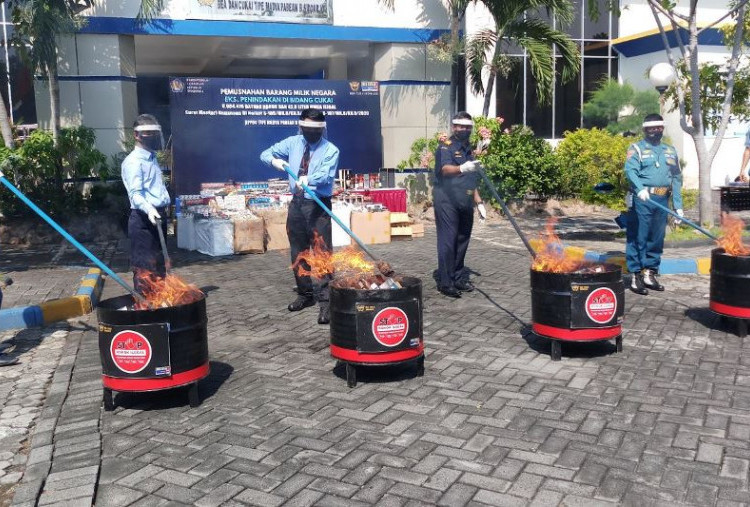 Rokok Ilegal Hasil Penyitaan Bea Cukai Dimusnahkan