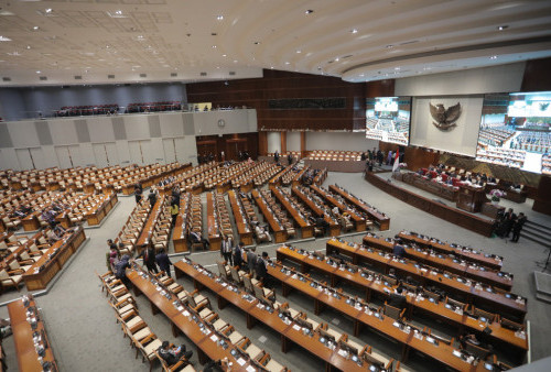 DPR Lantik 3 Anggota Dewan Baru di Paripurna