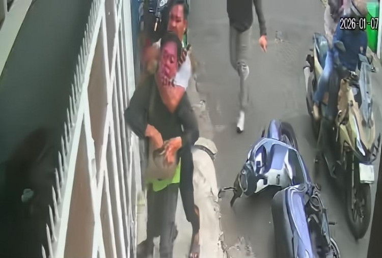 Curanmor Bersenpi Beraksi di Slipi, Lepas Tiga Tembakan Kena Pedagang Beras: Motor Pelaku Ditinggal