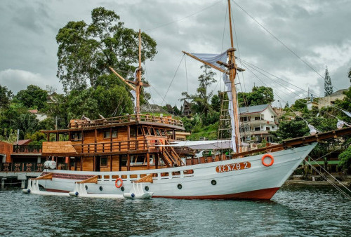 Kapal Pinisi Komersil Resmi Operasi di Danau Toba, Sandiaga Uno: Kenyamanan Buat Wisatawan