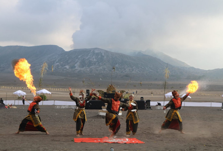 Eksotika Bromo 2025: Sumatera Barat dengan Tari Piring, Jambi dengan Tari Basale khas Suku Anak Dalam