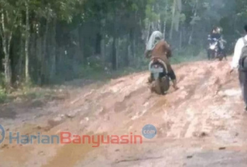 Warga Berkubang Lumpur, Pemerintah Dianggap Pilih Kasih