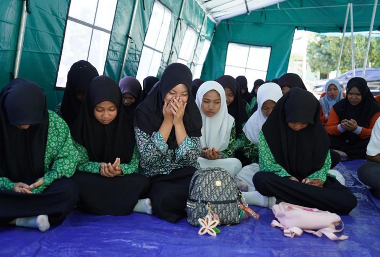 Percepat Pemulihan Pendidikan, Kemenag Salurkan 1.000 School Kit dan 16 Ruang Belajar untuk Madrasah di NTT 