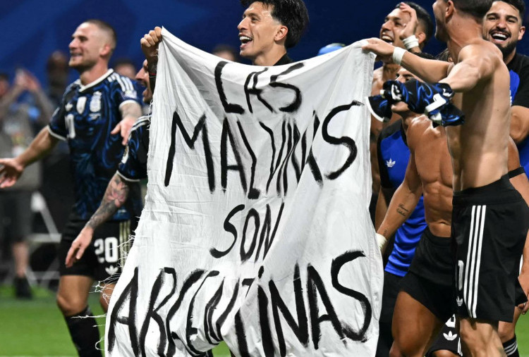 Argentina Bentangkan Spanduk Malvinas Usai Kalahkan Inggris, Bisa Didenda FIFA?