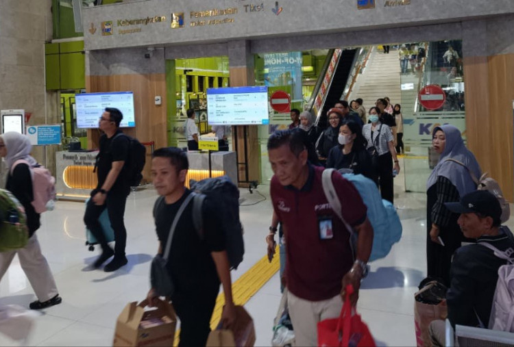 Arus Balik Nataru Mulai Padati Jakarta, Hampir 300 Ribu Penumpang KA Tiba hingga Awal Januari
